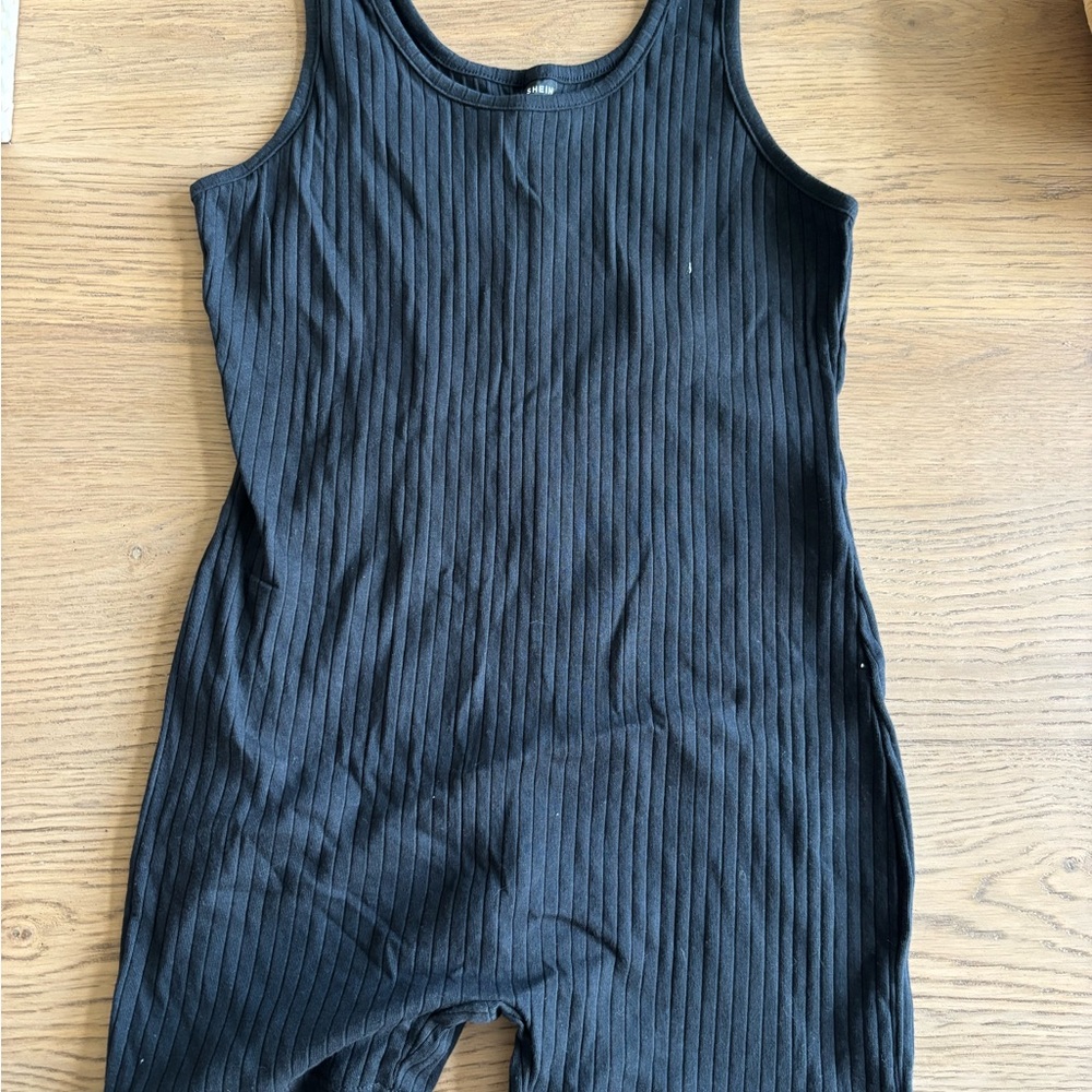 SHEIN Black Ribbed Bodysuit